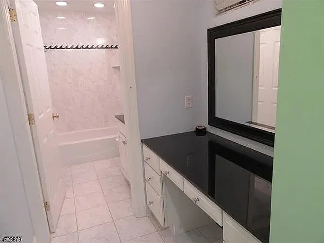 Full Bathroom -2