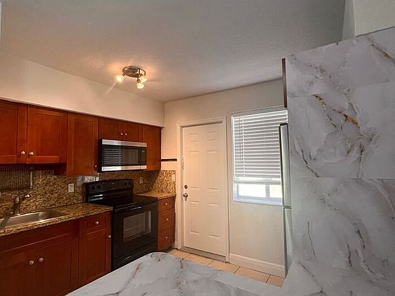 3rd image of 31 Menores Ave Unit 2