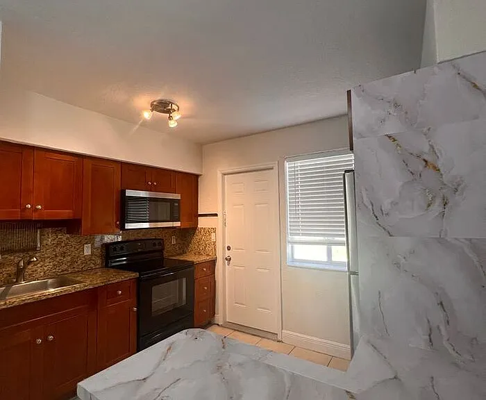 31 Menores Ave #2 — Photo 3