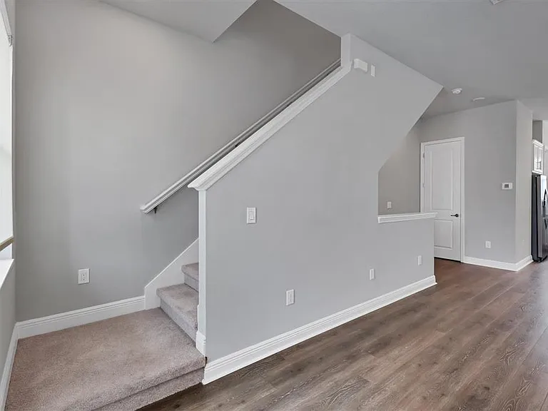 2329 Lindstrom St — Photo 14