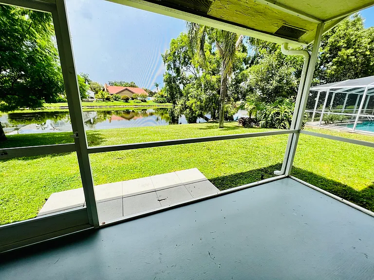 2485 Stonegate Dr — Photo 17