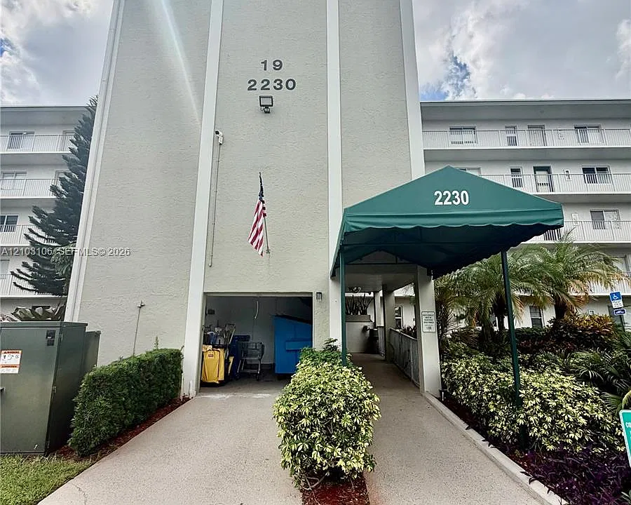 2230 N Cypress Bend Dr #308