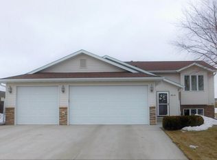 3213 Montana Dr, Bismarck, ND 58503