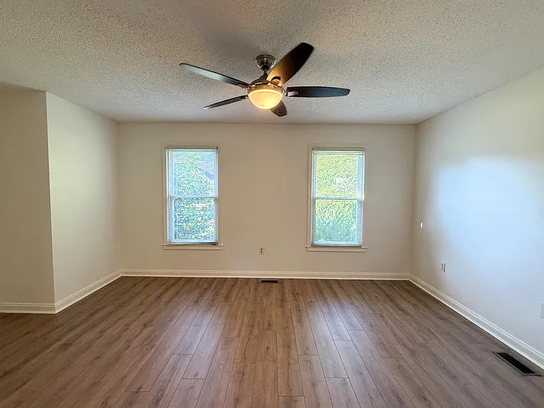 2071 Howlong Ave — Photo 15