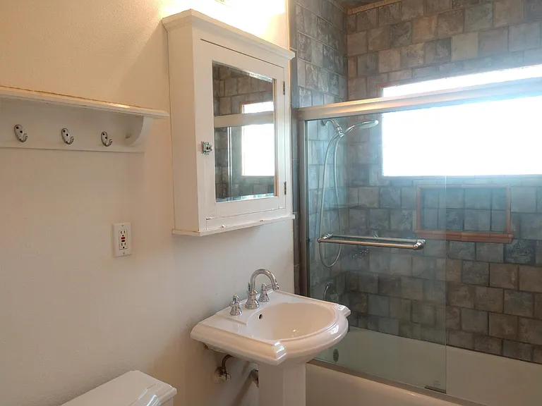 2401 E St #F — Photo 7