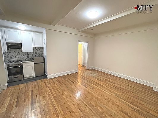 1st image of 155 E 52nd St #4