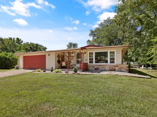 640 N Cherry Dr, Glenwood, IL 60425