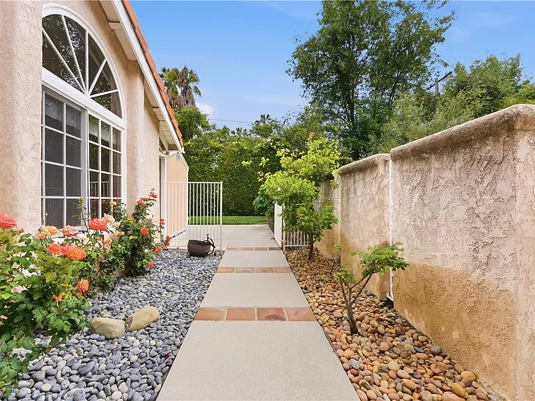 19511 Rosita St — Photo 50