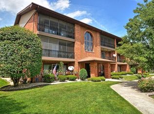 8210 Cobblestone Dr #5-2D, Palos Hills, IL 60465