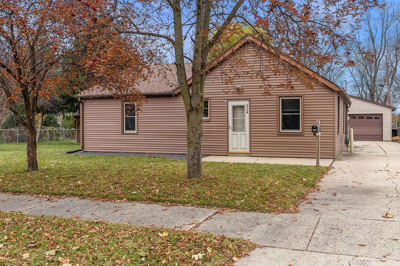 1724 South Willard Avenue, Janesville, WI 53546 Zillow