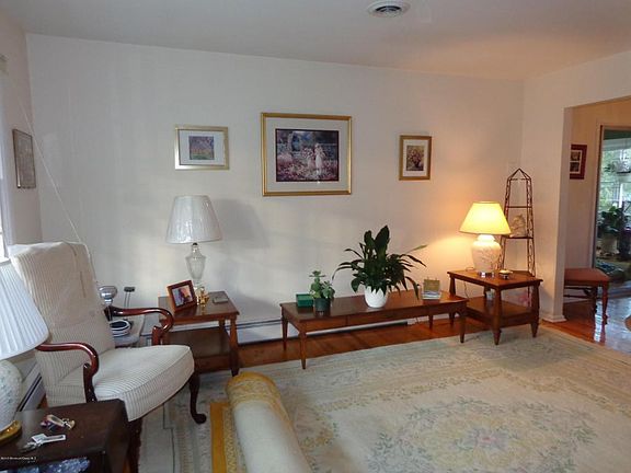 2nd image of 76 Edinburgh Dr