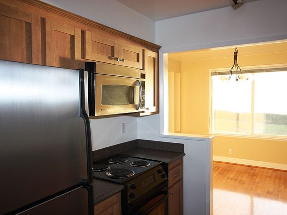 5th image of 5015 Palmetto Ave APT 7