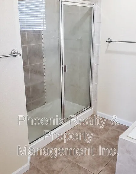 302 Saint Ida Cir — Photo 15
