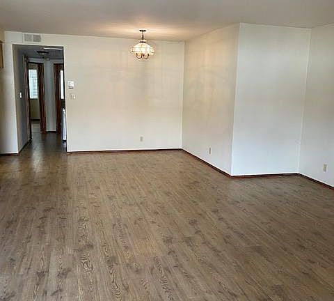 4th image of 3939 Moore St