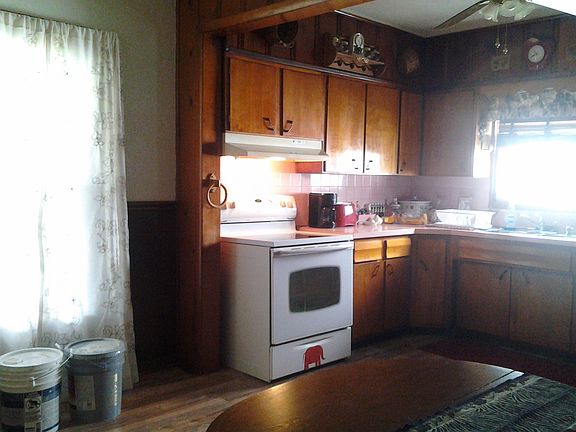 5th image of 119 Oakwood St