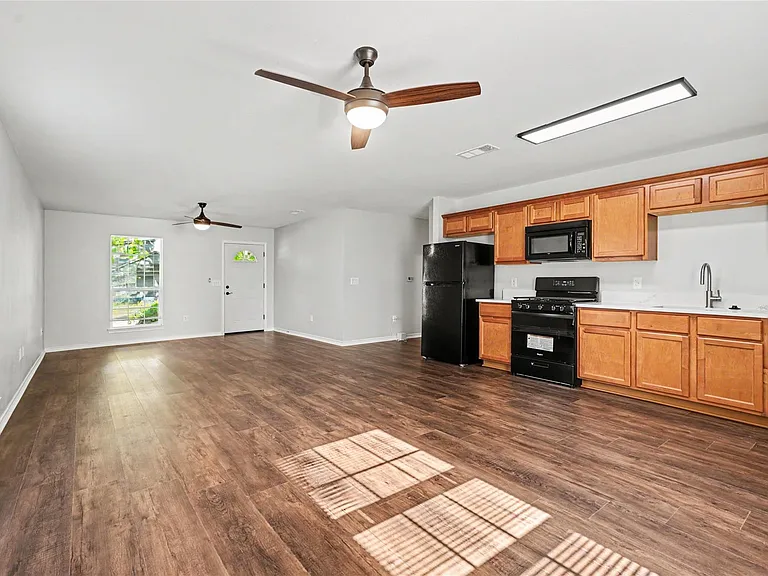 326 S Bell Dr — Photo 3