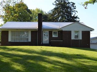 101 Oak Manor Dr, Natrona Heights, PA 15065