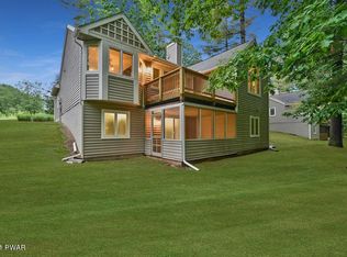 388 Woodloch Dr, Hawley, PA 18428