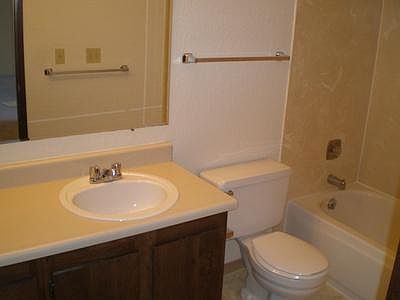 5th image of 750 NE 143rd Ct Unit 208