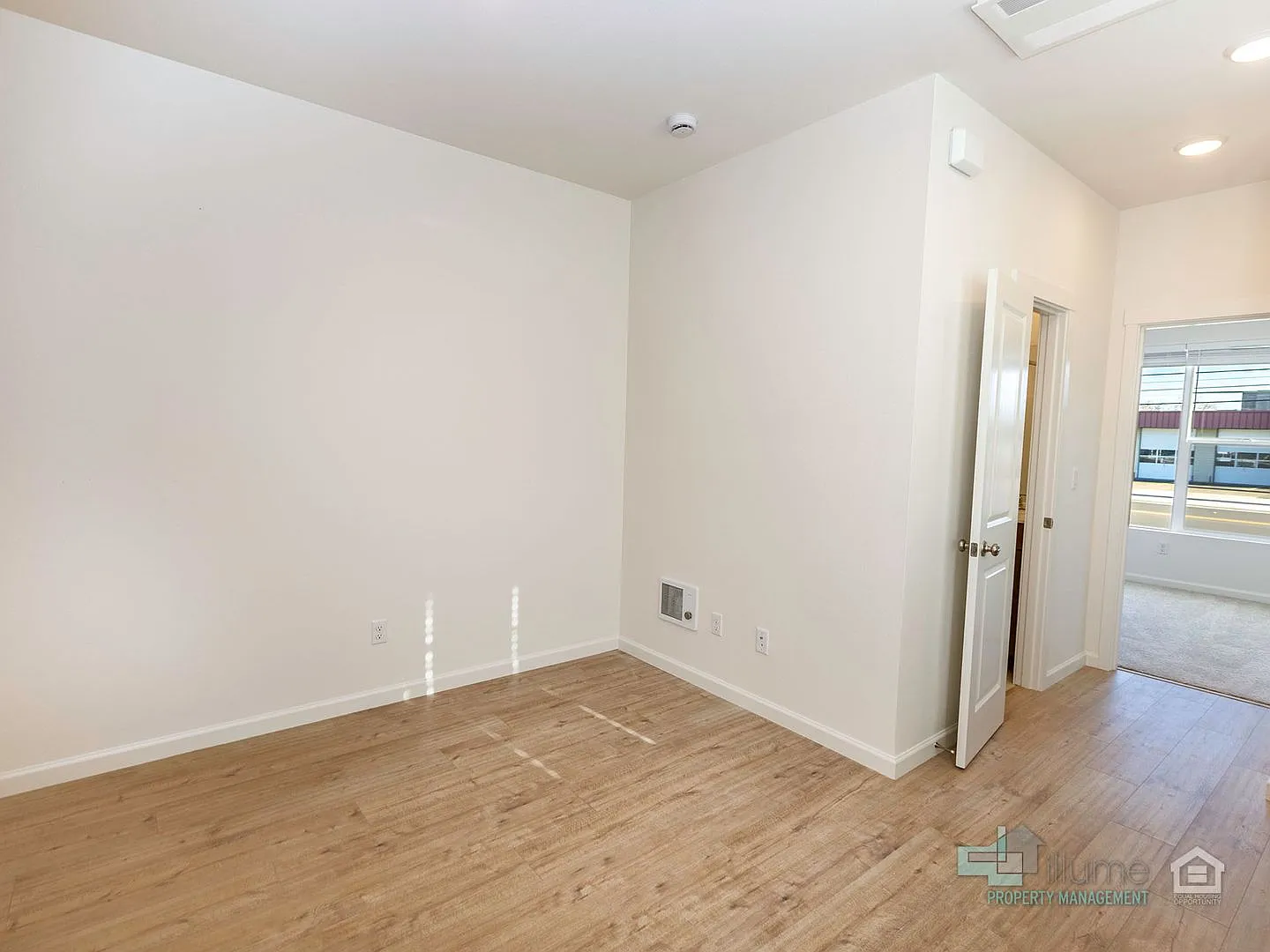 Summer Special: 1-Month Rent Free! Charming 2 Bd/2.5 Ba Home In Hillsboro — Photo 2
