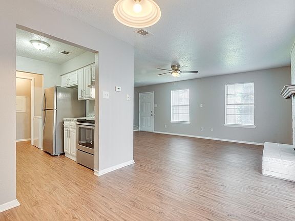 5th image of 3959 N Garland Ave APT 2