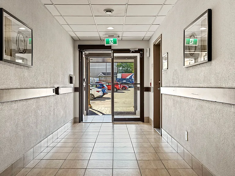 2880 Carling Ave — Photo 29