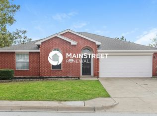 601 Creekview Dr, Burleson, TX 76028