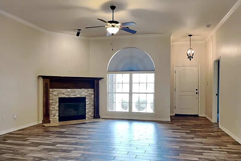 4 bed, 2.0 bath, 1750 sqft, $2,000 — Photo 2