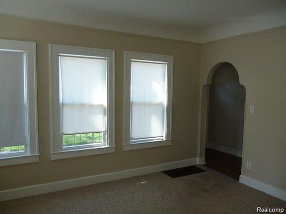 4th image of 458 W Bernhard Ave #1