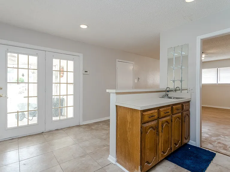 4617 Olympia Dr — Photo 34