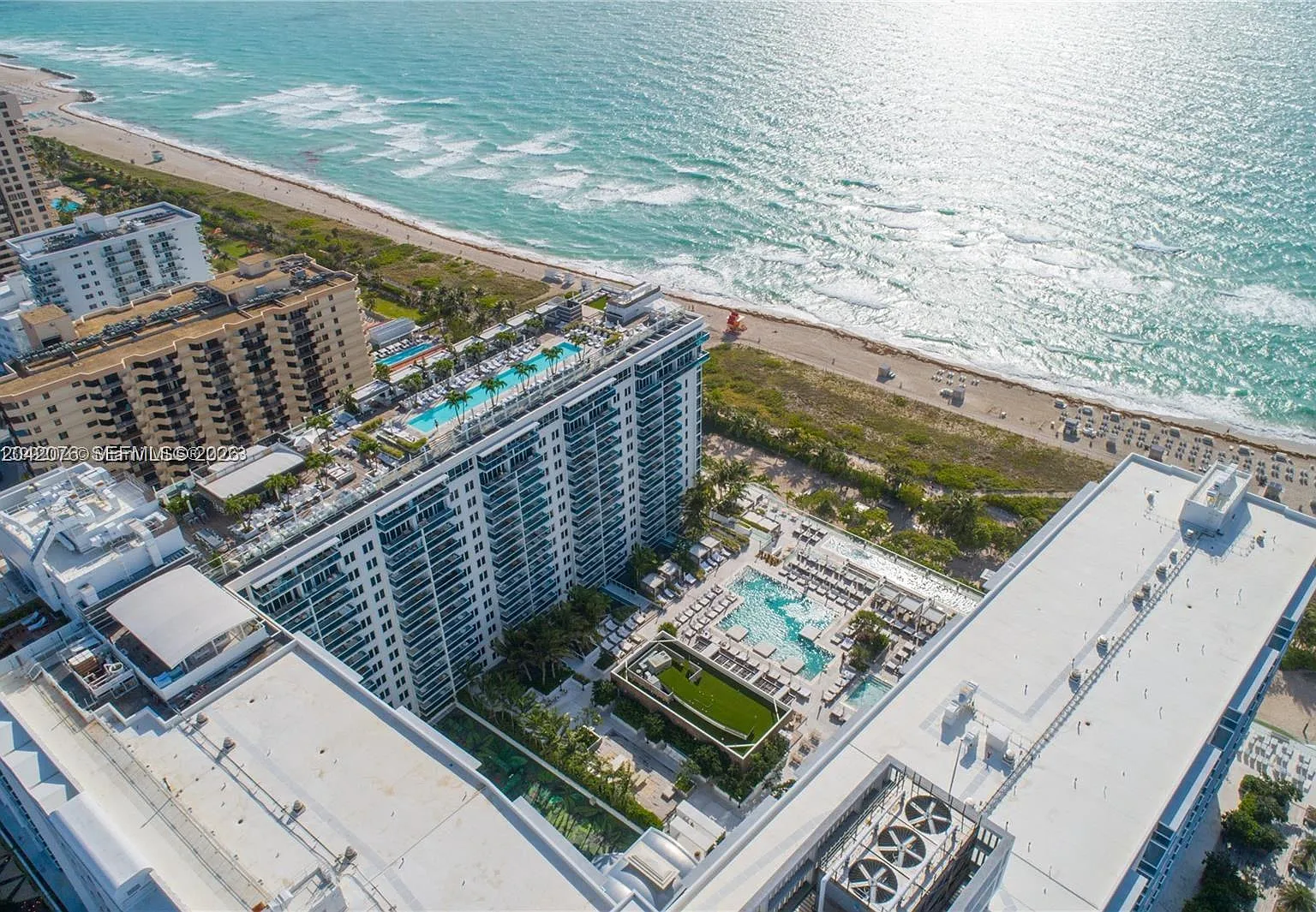 Roney Palace Condo — Photo 1