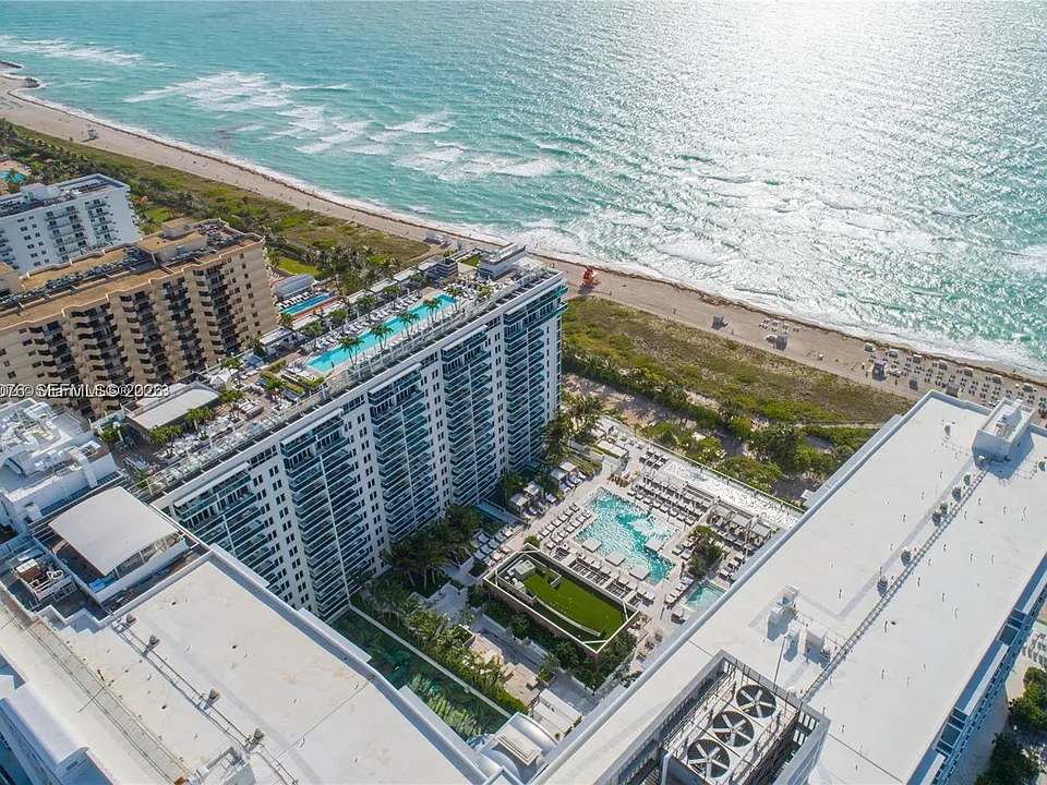 2301 Collins Ave #420