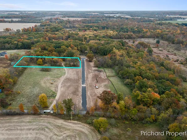 12533 Agate Ct, Alto, MI 49302
