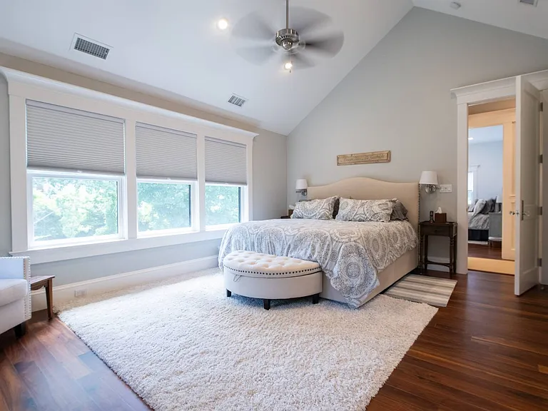 8 Cove Ave E — Photo 11