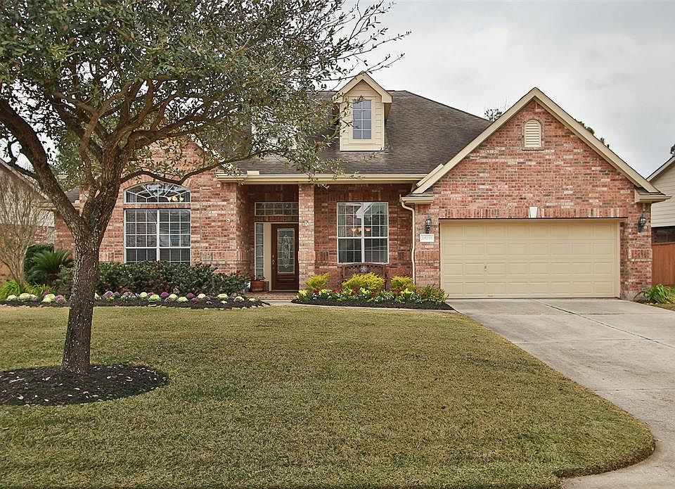 Gorgeous 1-story home with 4-bedrooms, 3-baths and 3-car garage in the sought after Eagle Lake section of Windrose!
