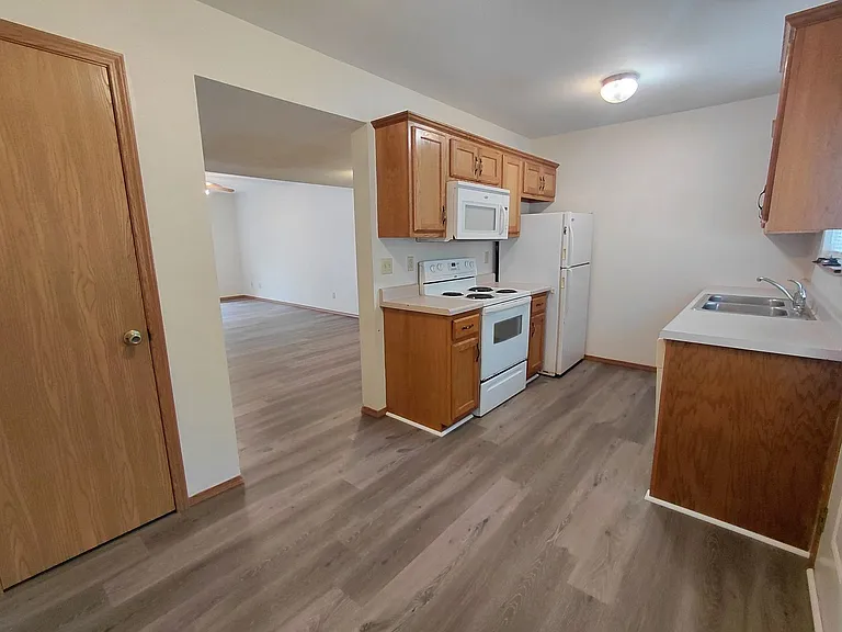 20305 Skyview Dr — Photo 8