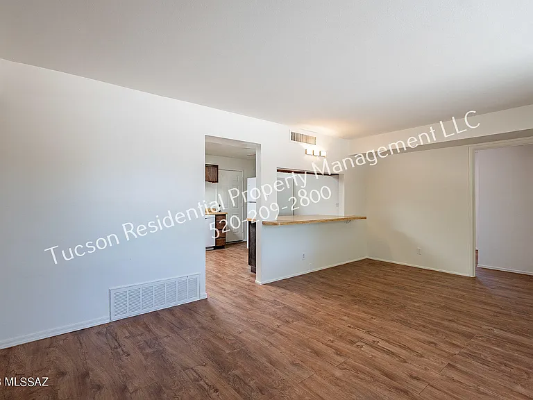 826 E Water St — Photo 13