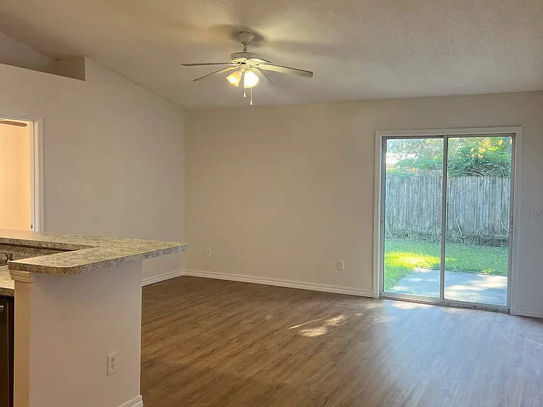 205 Craft St — Photo 4
