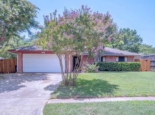 2411 Cranberry Ln, Euless, TX 76039