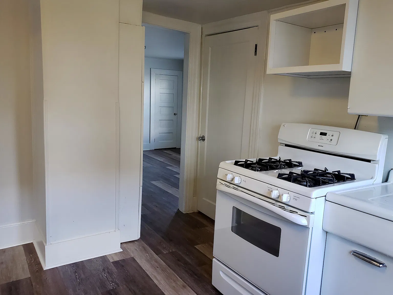 316 Smithers Avenue S — Photo 4