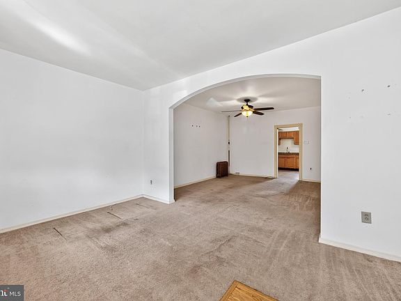 5th image of 126 Green St