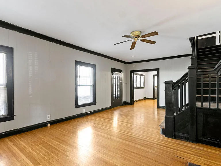 5607 Broadway St — Photo 8
