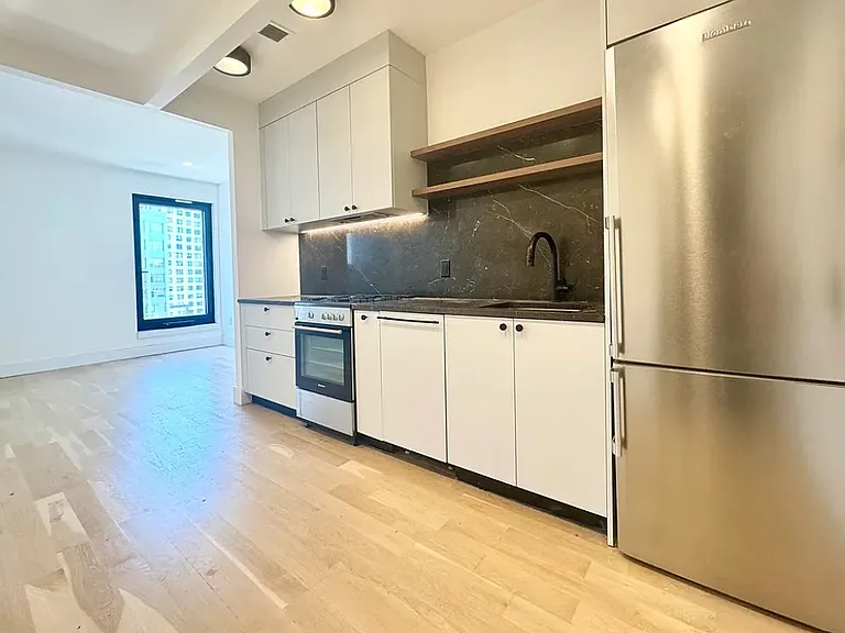 260 Gold St #1015 — Photo 6