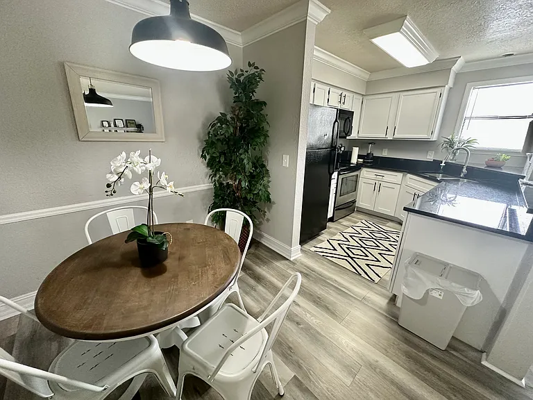 3014 Antique Oaks Cir #114 — Photo 3
