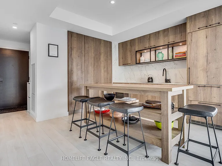 505 Richmond St W #827 — Photo 9