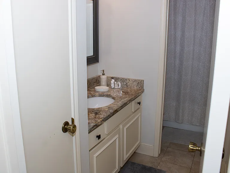 11715 Brighton Ln — Photo 17