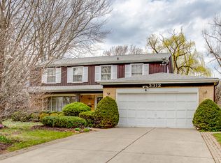 3312 Maple Leaf Dr, Glenview, IL