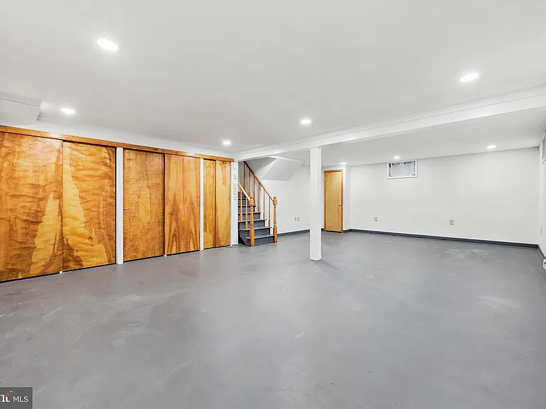 412 Yorkshire Rd — Photo 23