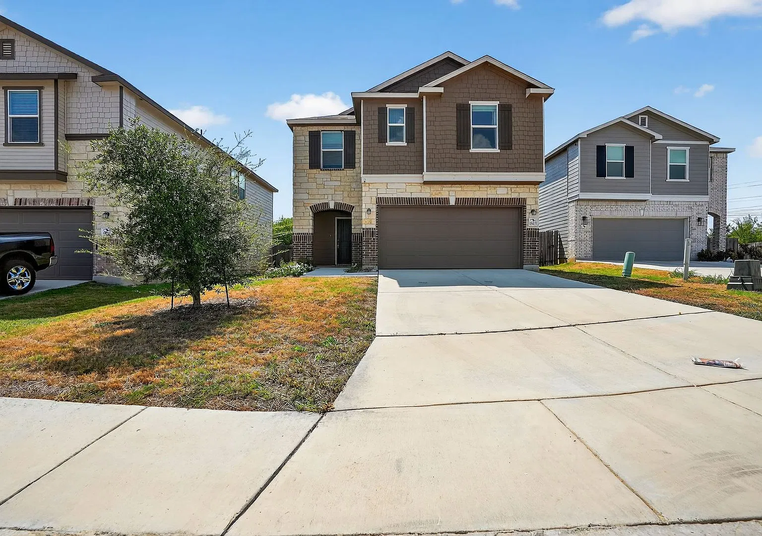 Spacious & Stylish Home in San Antonio 3 Bed, 2.5 Bath — Photo 1