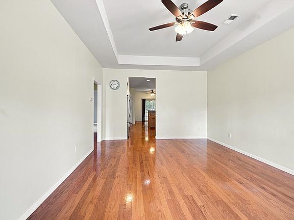 2nd image of 215 Hunt St